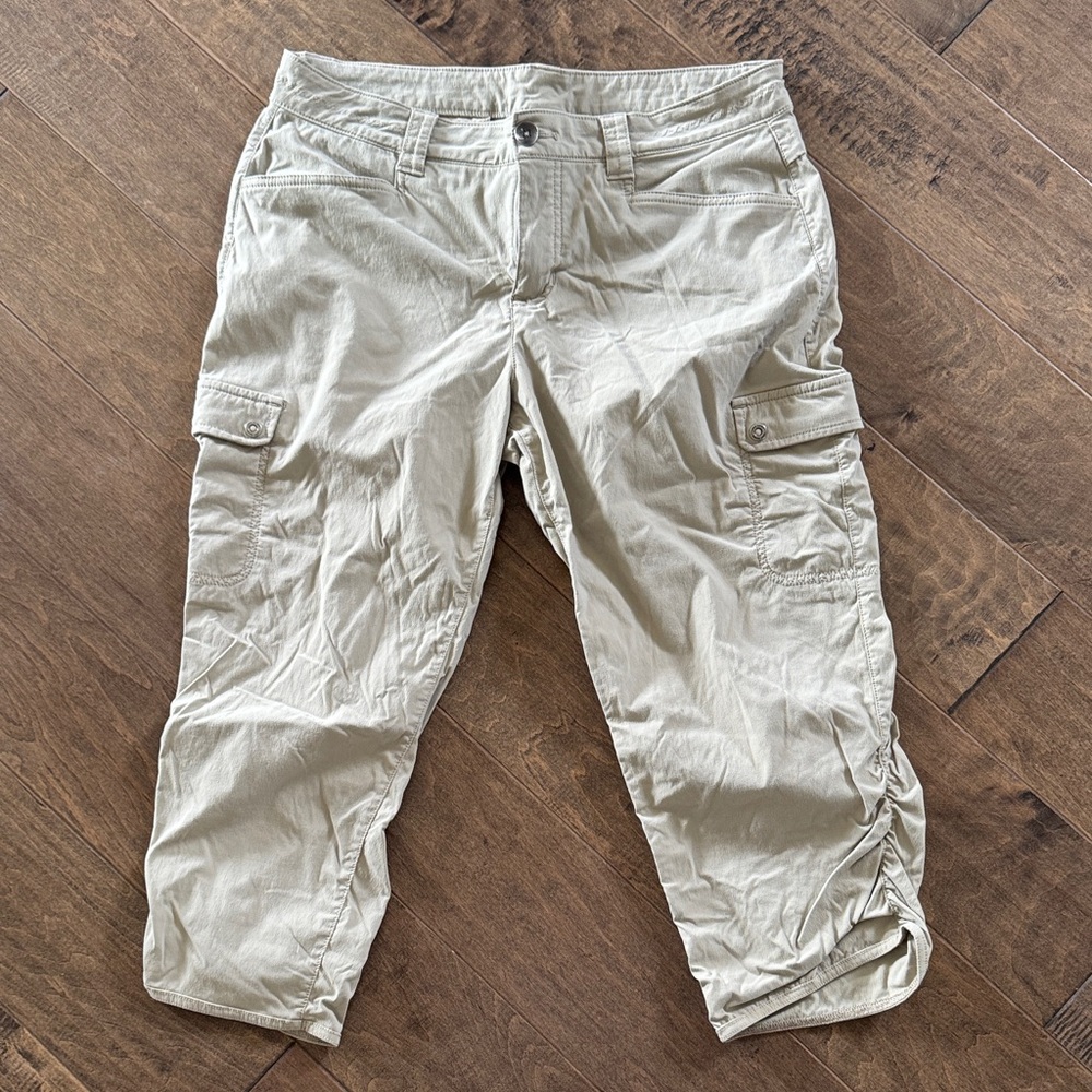 Eddie Bauer Light Khaki Cargo Capris